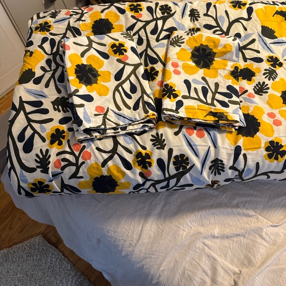 Marimekko Vibrant Yellow and Black Floral Comforter - Picture 5 of 7